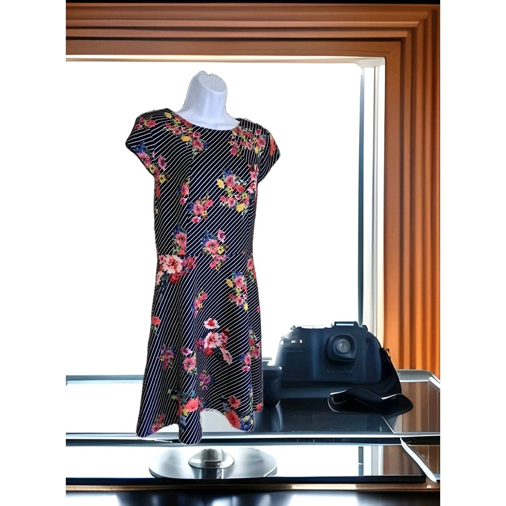 Eci New York Dress M‎ Blue Floral Boat Neck Cap Sleeve Fit n Flare Zip Stretch